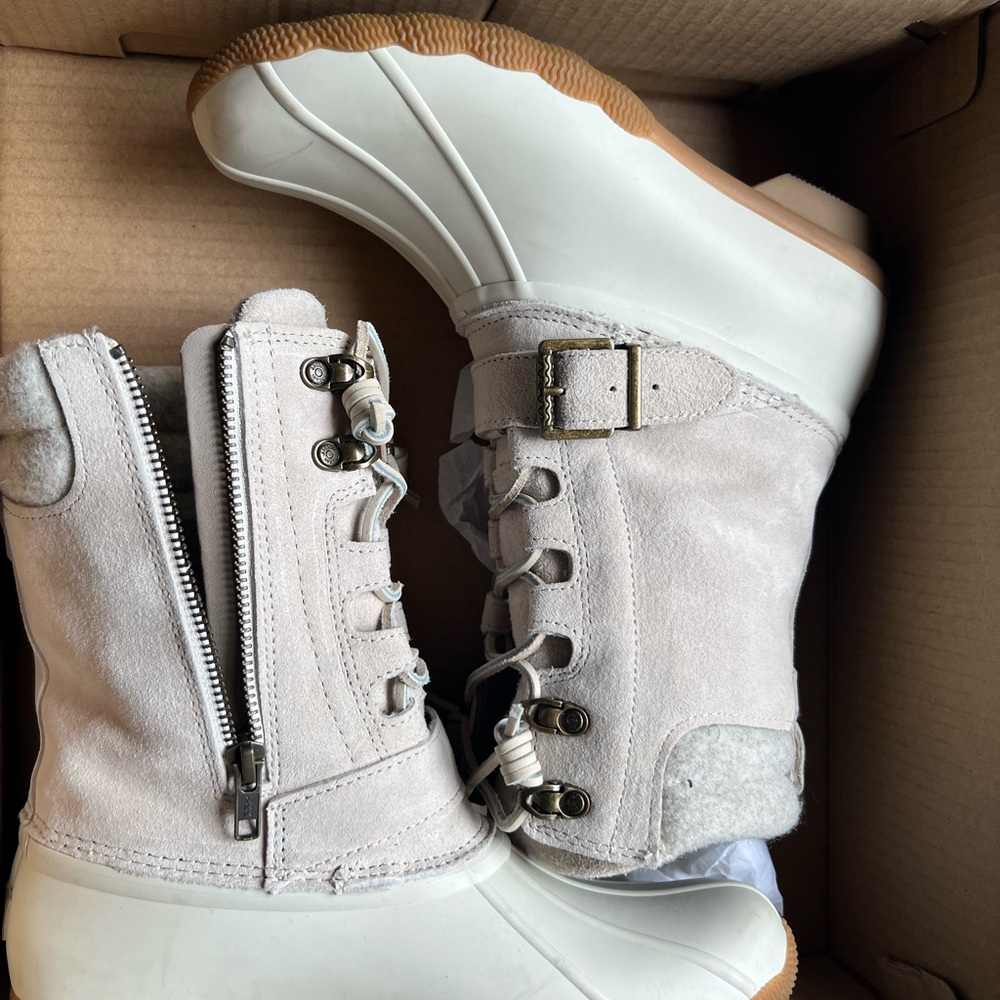 Sperry long boots, furry comfy white boots